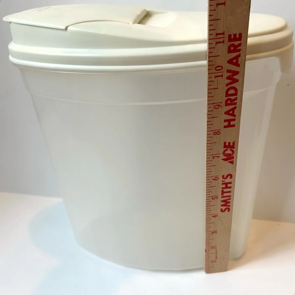 Lot (3) Vintage Rubbermaid Servin Saver 11”H Cereal Keeper #5 Flip Top L…